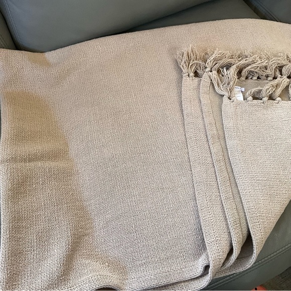 Pottery Barn throw 💕 - Picture 3 of 5